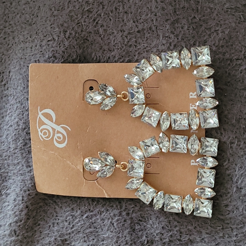 Plunder crystal dangle posts